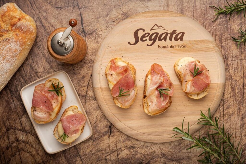 Segata, bruschette provola e pancetta